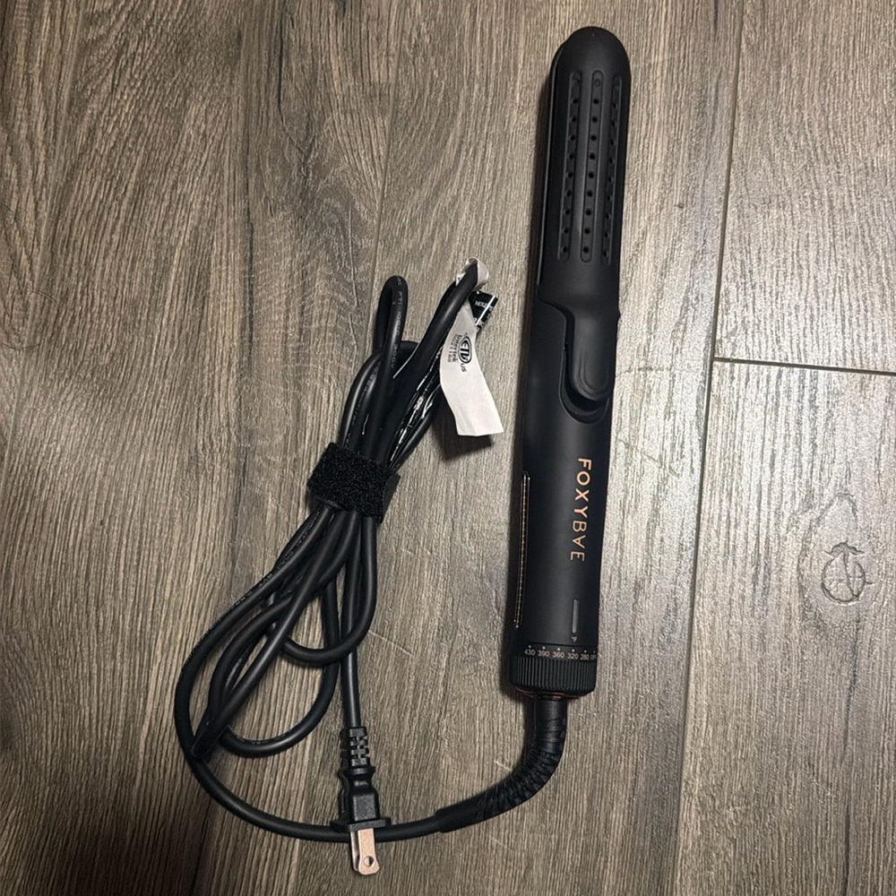 ‼️SOLD‼️FOXYBAE 2-in-1 hair straightener